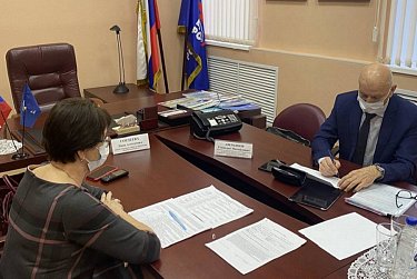 О работе школ и детских садов